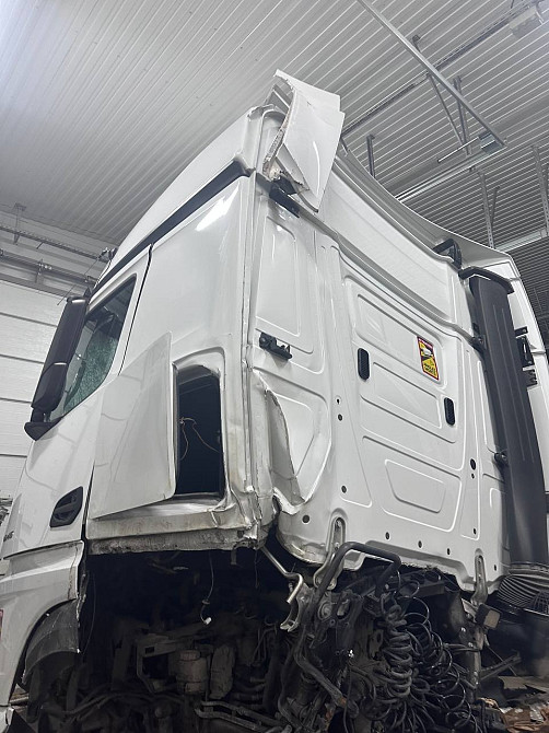 Ищу каркас кабины или угол кабины big space Mercedes Аctors mp4 mp5.  - photo 1