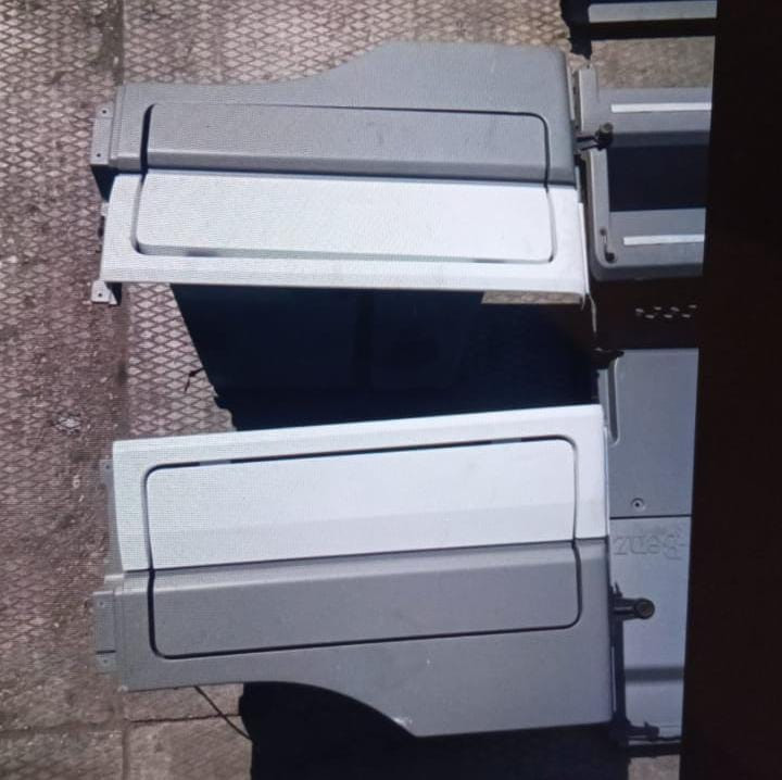 Нужен инструментальный ящик на правую сторону (пассажирский) Мерседес МП3 кабина мега с ровным полом  - photo 1