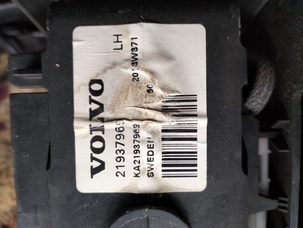 Ищу 21937969 джойстик переключения кпп volvo.  - photo 1