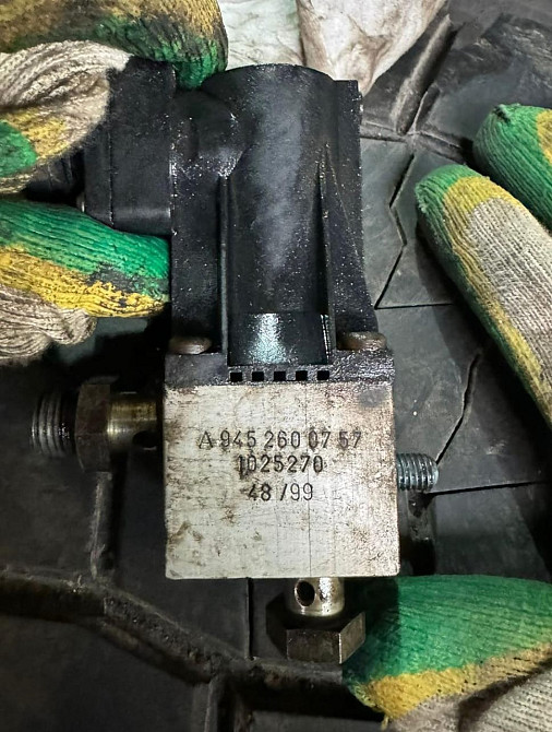 Нужен соленоид кпп Mercedes, артикул A9452600757.  - photo 1