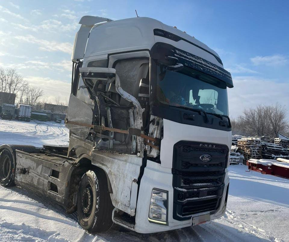 Нужна правая дверь тягач Ford F-max.  - photo 1