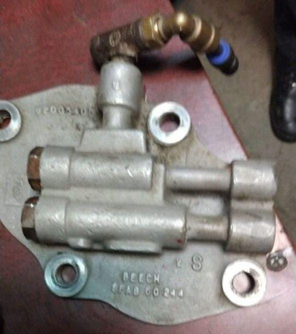 Ищу крышку кпп Ман 2000 и главный цилиндр сцепления Wman13zz08y201189.  - photo 1