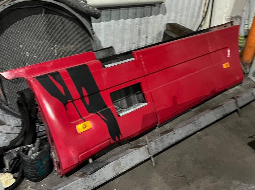 Нужен левый оригинальный спойлер на Вольво FH 2011г.  - photo 1