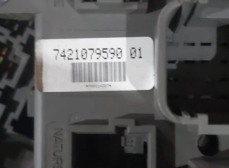 Ищем 7421079590 блок предохранителей Рено Премиум 2008-2015 г.в. Москва и область.  - photo 1
