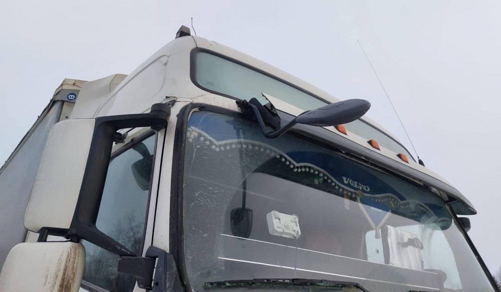 На Volvo FH13 куплю солнцезащитный козырек в сборе. Вся Россия - изображение 1