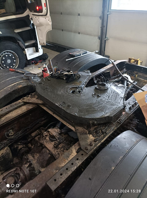 На Вольво FH трак 6х2 2010 год ищу седло. Вся Россия - изображение 1