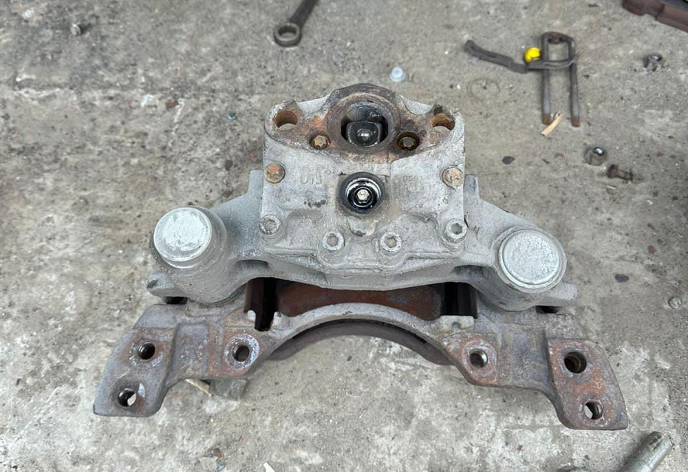 Нужны такие суппорта однопоршневые на оси SAF Крона. Вся Россия - изображение 1