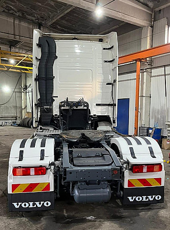 Требуется комплект крыльев с кронштейнами оригинал б/у на Volvo.  - photo 1