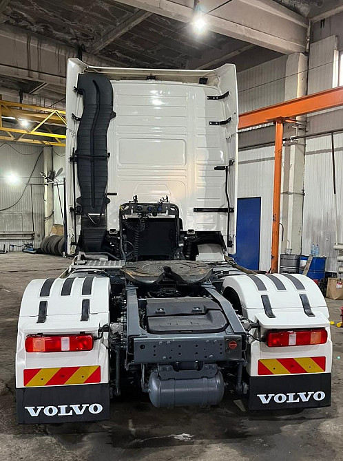 Требуется комплект крыльев с кронштейнами оригинал б/у на Volvo. Вся Россия - изображение 1