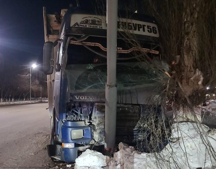 Нужна кабина от Вольво FH 12, 1999 год. ХХL, желательно первой комплектности. Вся Россия - изображение 1