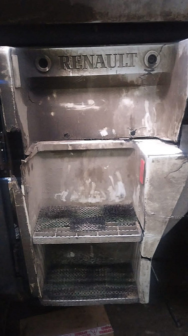 На Рено Магнум правая сторона ищем лестницу. Вся Россия - изображение 1