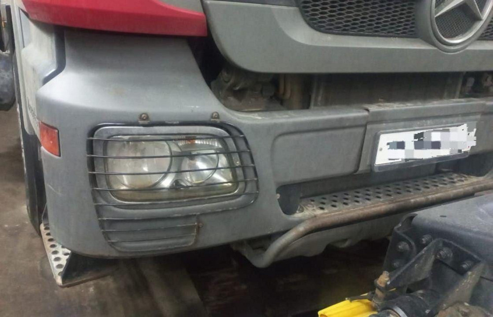 Ищу правую часть бампера Мерседес МП3, А94388047047354. Вся Россия - изображение 1