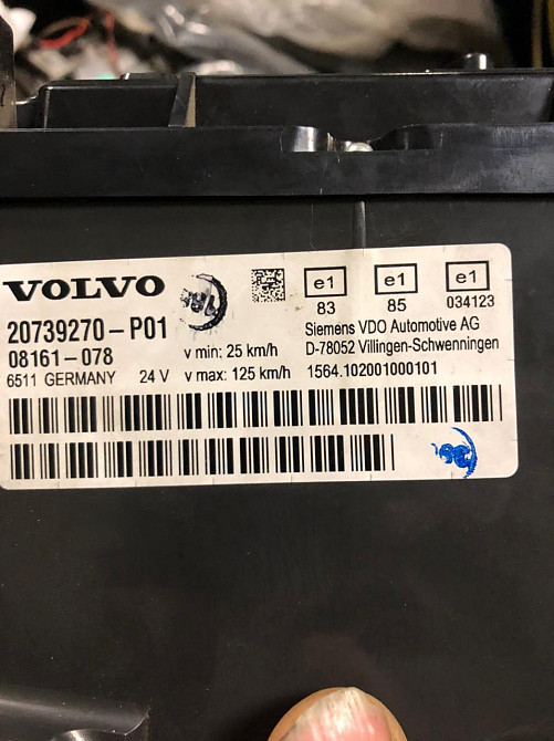 На Volvo FH12 2007г. ищу панель приборов 20739270 -P01.  - photo 1