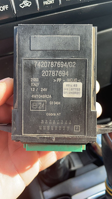 Нужен блок управления центральным замком на Рено премиум восток 2008 год желательно с ключом.  - photo 1