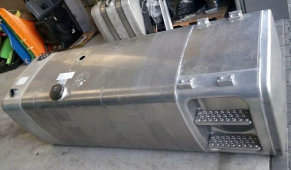 Нужен бак на MAN TGX, целый без вмятин и сварки.  - photo 1