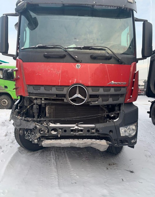 Нужны: капот, подножка правая, накладка двери правая, фара правая на Мерседес Арокс.  - photo 1