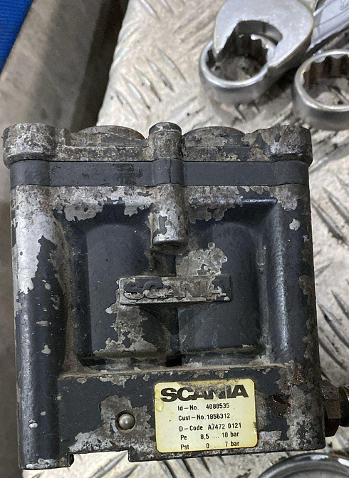 Нужен блок клапанов EGR Scania 5 серии, 1856312.  - photo 1