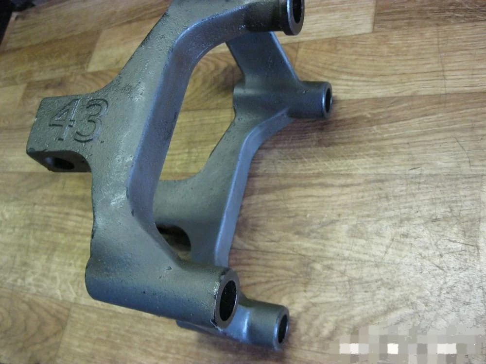 Ищу 1925743 кронштейны реактивных тяг на Сканию самосвал 6 серия (8 штук нужно).  - photo 1