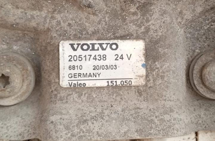 Нужна 20517438 трапеция дворников в хорошем состоянии Вольво.  - photo 1