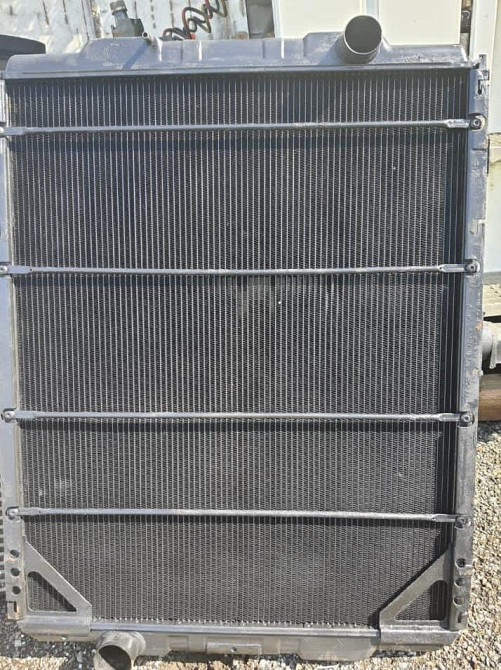 Нужен радиатор на Рено Магнум 1999 года.  - photo 1