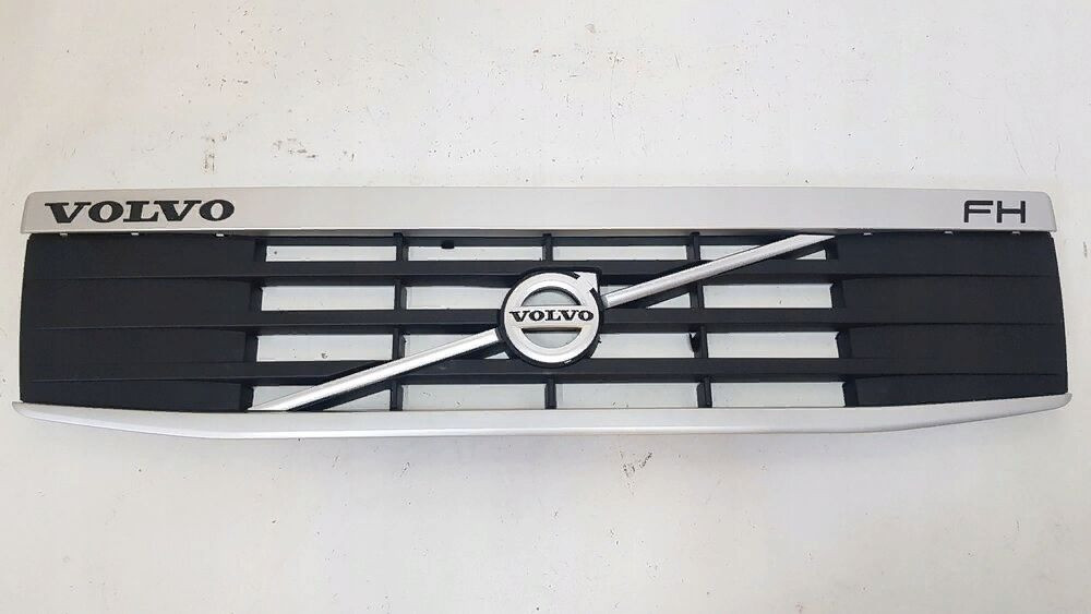 Нужна 82255255 решетка радиатора с молдингами ВОЛЬВО ФШ13 (либо рассмотрим капот всборе).  - photo 1