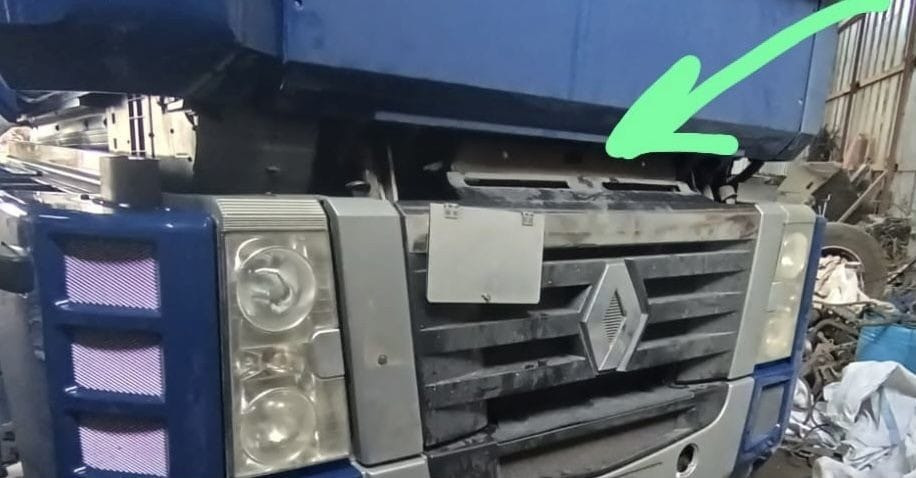 Ищу пластину под капотом на Рено.  - photo 1