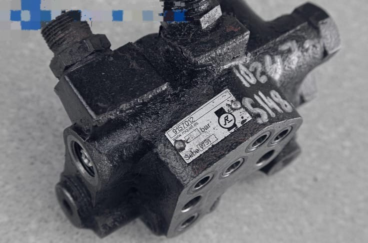 Ищу клапан двухконтурного гидроусилителя 1936037 артикул, на Скания 5 серия 8х4.  - photo 1