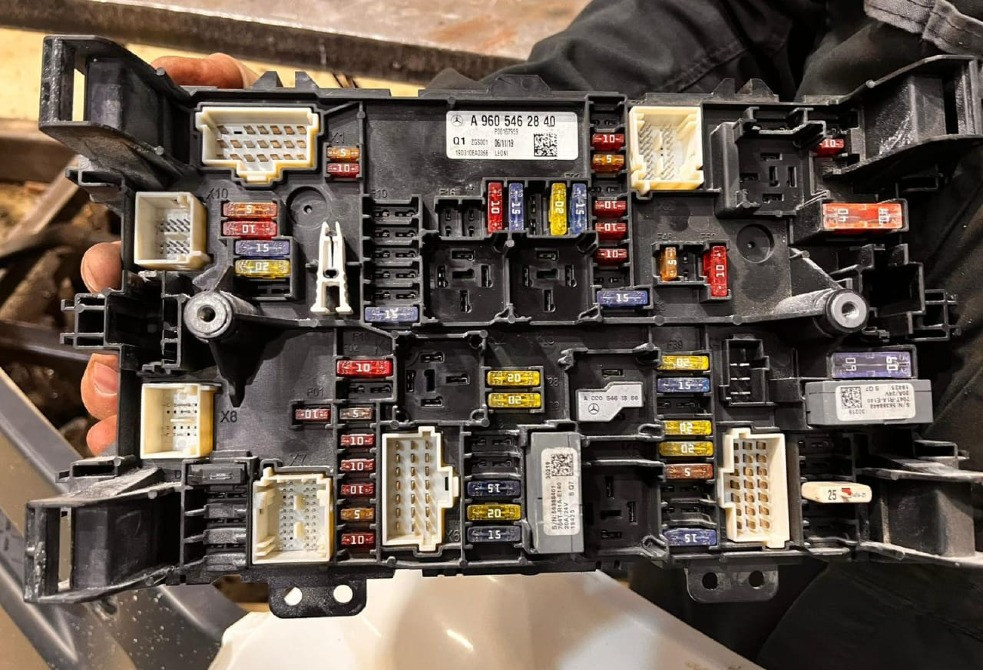 Ищу блок а9605462840 Мерседес.  - photo 1