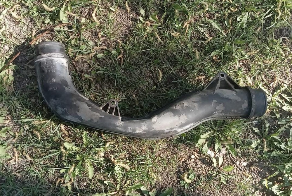 На DAF XF95 евро 2 куплю патрубок водяной 1270664.  - photo 1