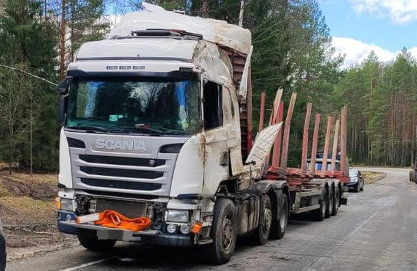 Ищу левую дверь, зеркало левое, крышку бардачка Скания 2016г.  - photo 1