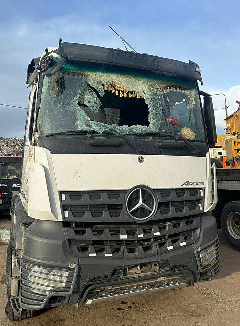 Нужна кабина на Мерс Арокс.  - photo 1