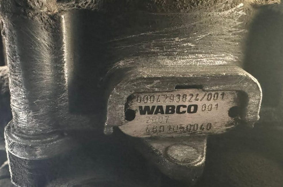 Нужен клапан ebs mercedes-benz actros, 0004293824 / 001.  - photo 1