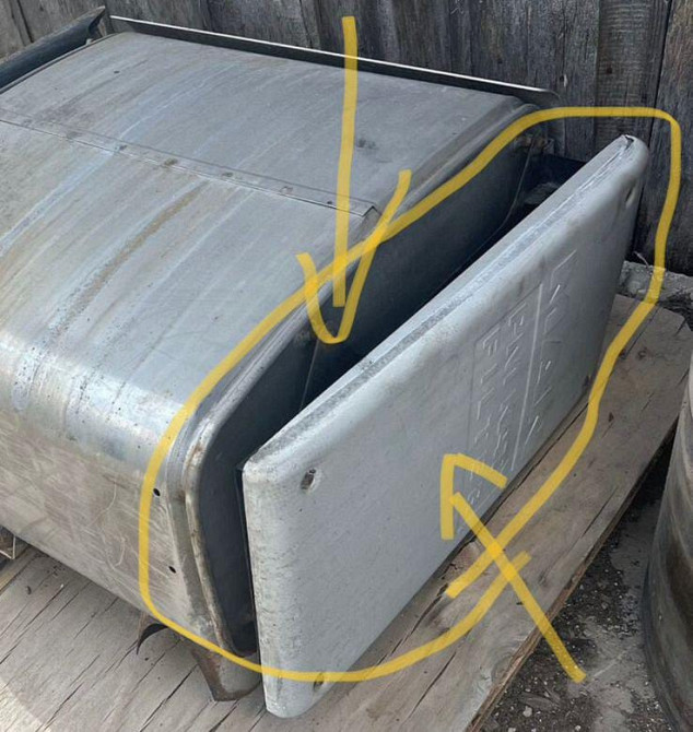 На MAN TGM широкая кабина ищу крышку на глушитель и левую подножку.  - photo 1