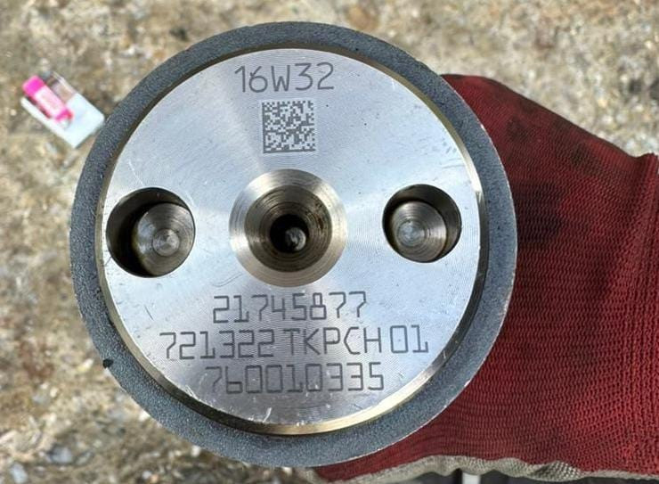 Нужен 21745877 распредвал Volvo и два бугеля к нему.  - photo 1