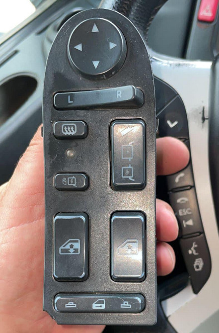 На МАН ТГА куплю блок кнопок левый.  - photo 1