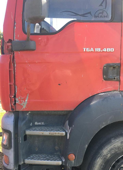 Ищу дверь левую ман тга, желательно красный цвет.  - photo 1