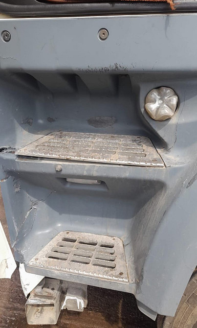 Ищу корпус подножек L DAF XF105 в сборе с дюралькой.  - photo 1