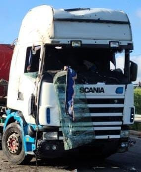 Нужна кабина Тип: R124 LA4X2NA 420 Скания XLER4X20004484500, Заводской номер шасси: 4484500, Тип авт  - photo 1