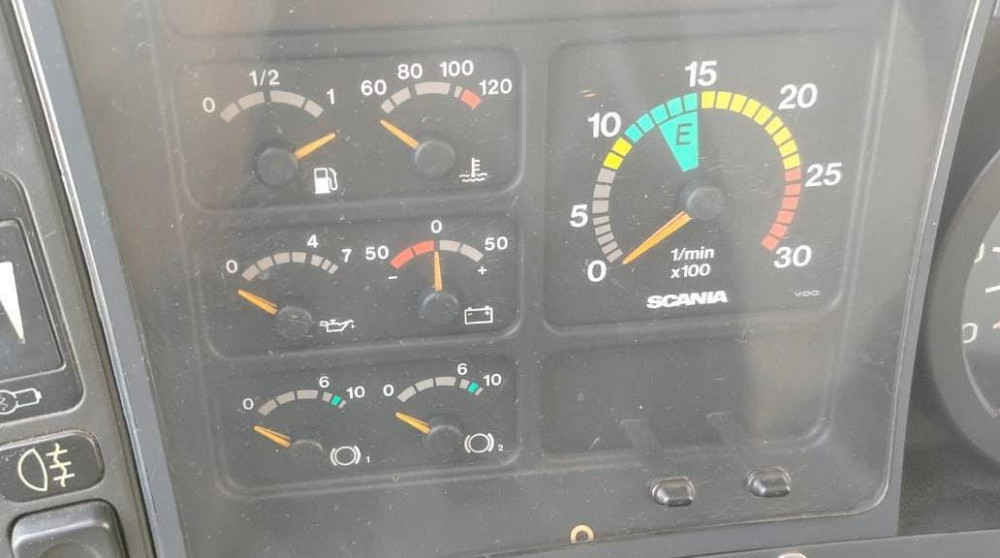 Нужна 1439139, 1528396 панель приборов (часть что на фото) XLEP4X20004492589 Скания П 2003 года.  - photo 1