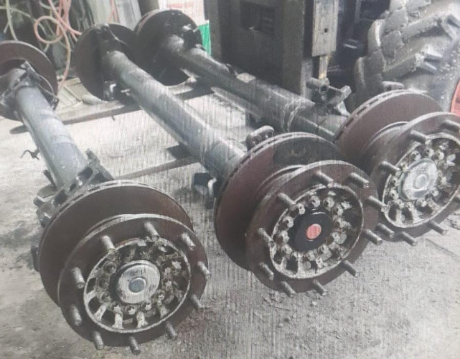 Ищу оси saf skrb 9022k на полурессорах.  - photo 1