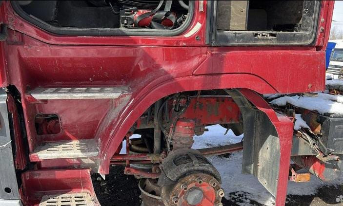 Ищу корпус подножек левый и правый на Вольво фш12.  - photo 1