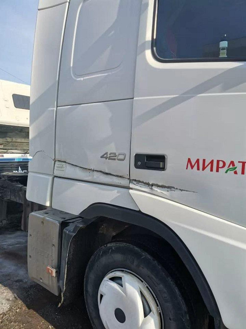 Ищу правую дверь и правый спойлер кабины Volvo fh 2013 г.в.  - photo 1