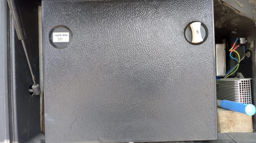 На Volvo FH12 1999г. куплю холодильник в боковой инструментальный ящик!  - photo 1