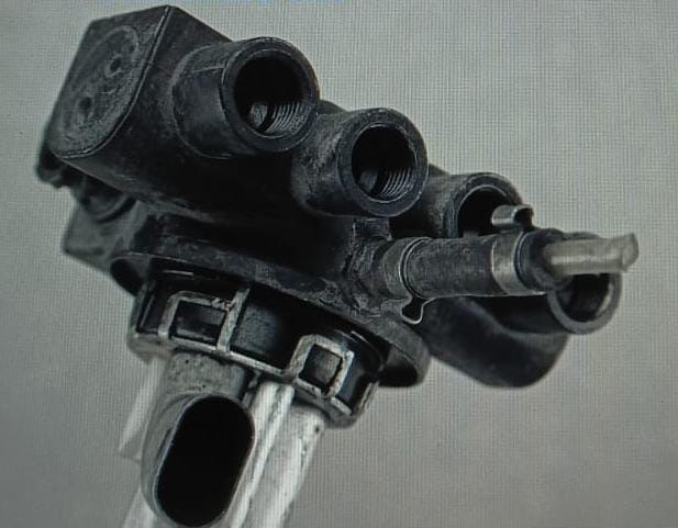 Ищу 1895052 топливозаборный блок Scania HPI.  - photo 1