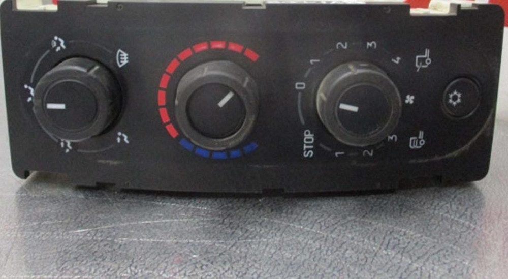 Ищу блок управления отопителем Рено 7484171531/7421396456.  - photo 1