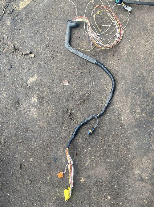 На МАН ТГС 2019г. самосвал куплю проводку правой двери.  - photo 1