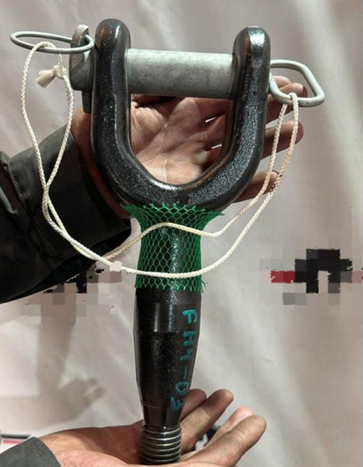 Ищу 21313876 крюк буксировочный Volvo FH4.  - photo 1