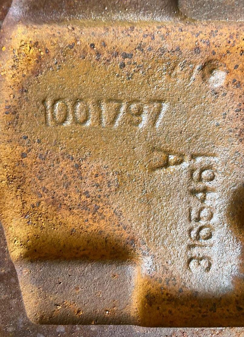 Ищу 1001797 гбц D12C Volvo.  - photo 1