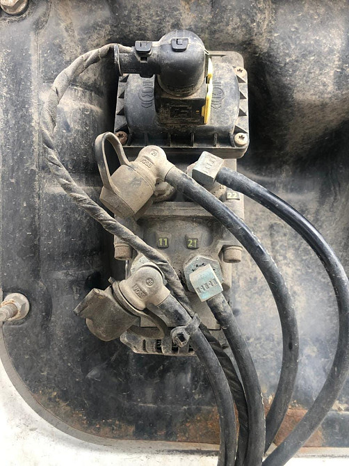 Нужен А0044311506 главный тормозной кран Мерс.  - photo 1