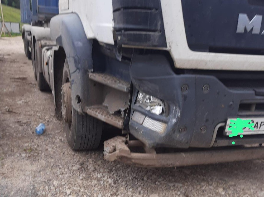 Ищу бампер на MAN TGS 6x4 2019г, c левой фарой.  - photo 1